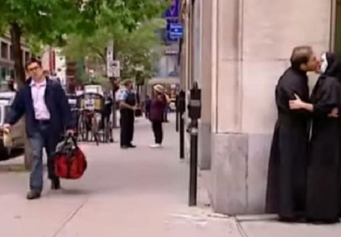 Svećenik i časna uhvaćeni na djelu, nasred ulice šokirali prolaznike (VIDEO)