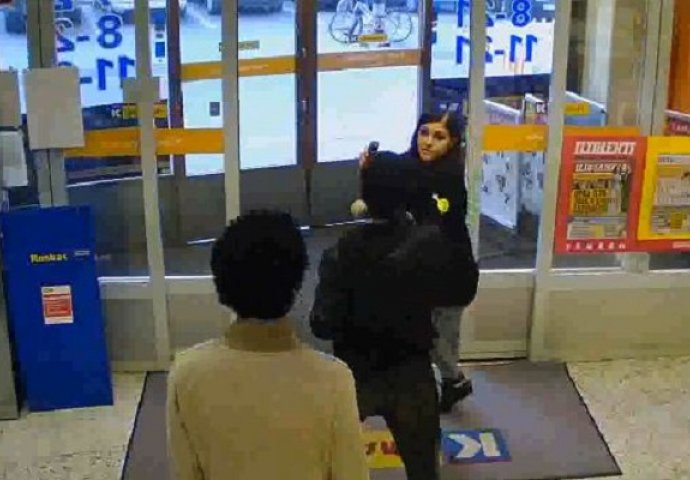 Dva crnca pokušala da ukradu pivo u prodavnici, nećete vjerovati šta im je uradila mlada prodavačica (VIDEO)