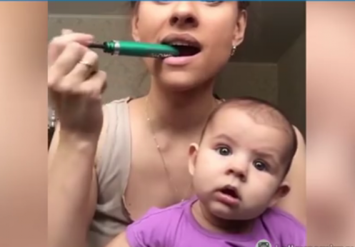 Ovako to izgleda kada se pokušate našminkati sa malom bebom u naručju!Mlade mame će se prepoznati (VIDEO)