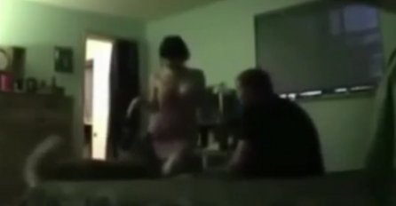 Postavio je u sobu kameru i snimio suprugu kako ga vara sa vodoinstalaterom, pogledajte šta je uslijedilo (VIDEO)