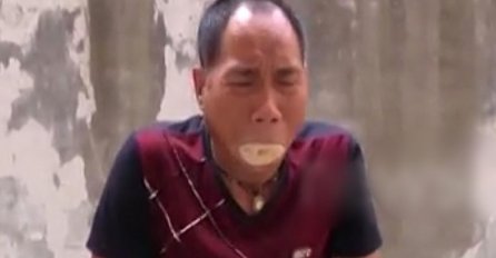 Ovaj Kinez nagurao je puna usta piljevine: Kada vidite šta će uraditi na 0:48, ostat ćete bez teksta (VIDEO)