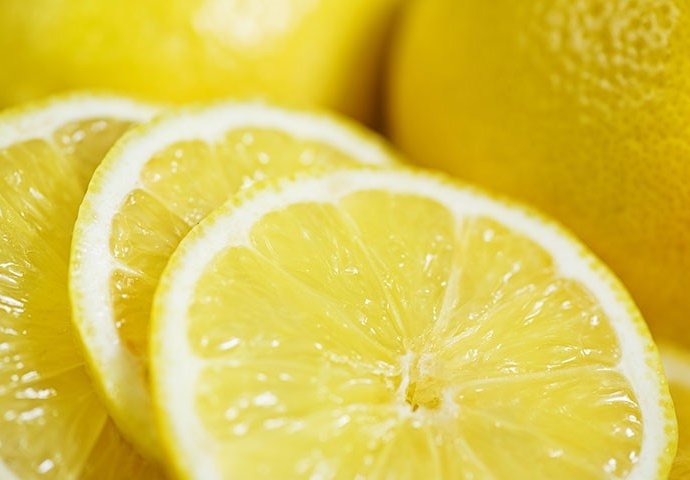 Isjecite 4 limuna na ovaj način i stavite ih u uglove svoje spavaće sobe: Već sutradan primijetit ćete drastičnu razliku! 