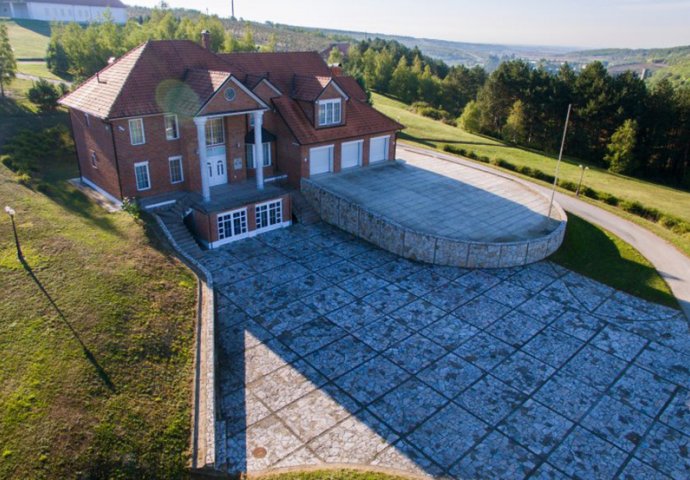 Ovu kuću u Srbiji su nazvali čistom perverzijom! Pogledajte zašto se prodaje za čak 2 miliona eura (FOTO)