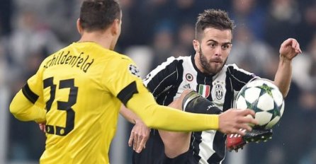 Miralem Pjanić u najboljem timu Serie A 2016. godine!