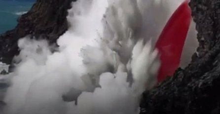 Pogledajte kako najaktivniji havajski vulkan bljuje užarenu lavu u Tihi ocean