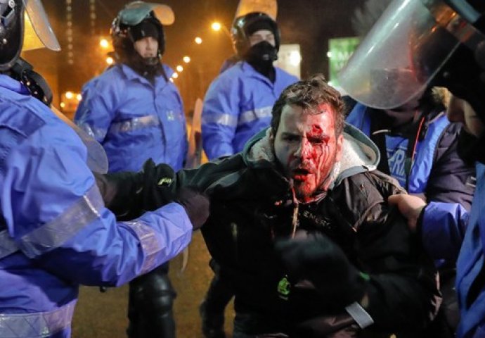  Krvavi protesti u Rumuniji: Cijela zemlja digla se na noge, ne žele korumpirane političare