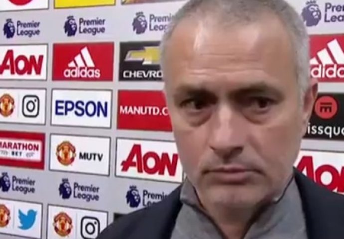 Nervozni Mourinho poludio zbog pitanja, a zatim pobjegao (VIDEO)