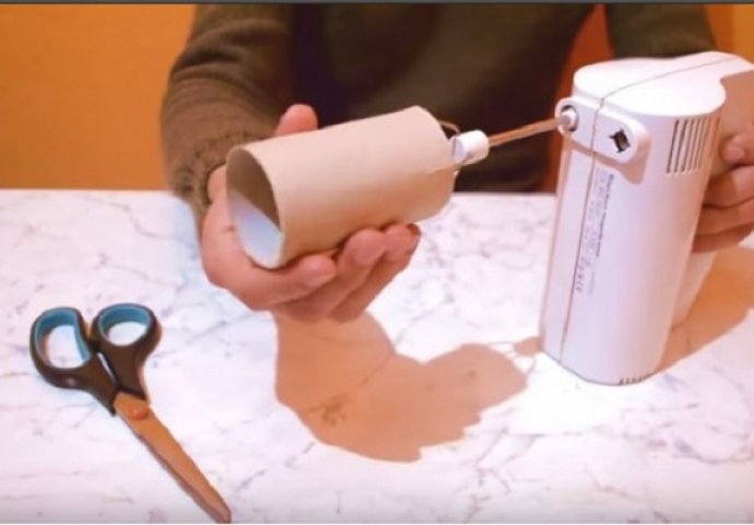 Stavila je rolnu od toalet papira na električni mikser: Nakon ovoga, uradit ćete isto (VIDEO)