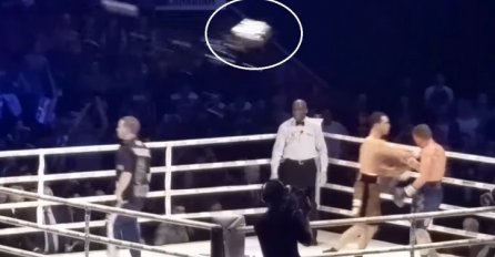 Potpuni haos na boks meču: Boksera pogodili KANTOM U GLAVU, a onda je uslijedila MASOVNA TUČA (VIDEO)