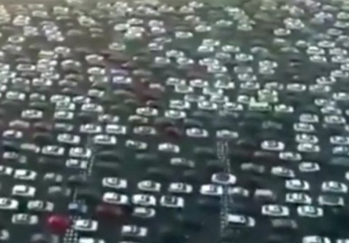 NEVJEROVATNO: Evo kako izgleda gužva na autoputu sa 50 traka! (VIDEO)