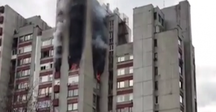 EKSPLOZIJA U STANU NA ALIPAŠINOM POLJU: Požar guta zgradu, vatrogasci na terenu (VIDEO)