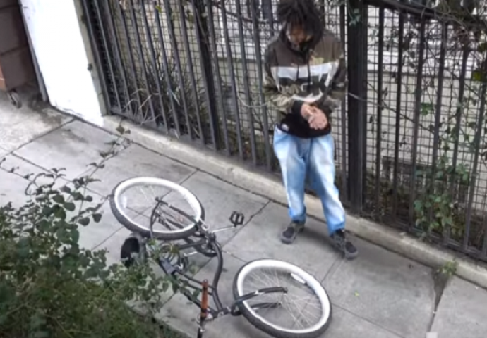 Pokušao ukrasti bicikl a to mu je bila greška koju je skupo platio, pogledajte zašto (VIDEO)