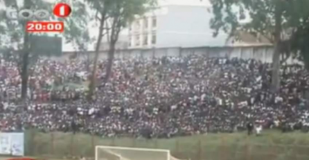 Smrtni stampedo : U gužvi tokom utakmice poginulo najmanje 17 ljudi (VIDEO)