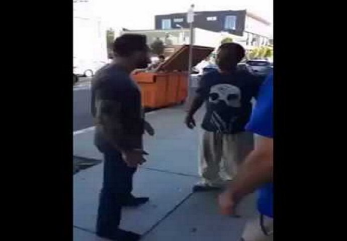 Pijani čovjek maltretirao je žene na ulici, a onda je iz teretane izašao tip i očitao mu lekciju (VIDEO)