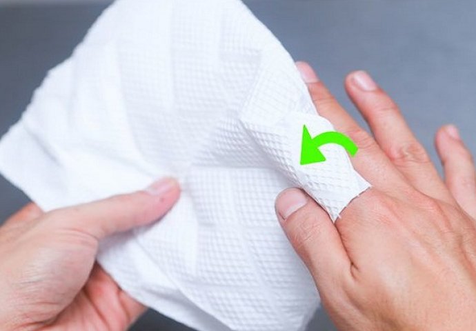 Umotao je prst u papirnu maramicu, a ono što je napravio, poželjela bi svaka žena (VIDEO)