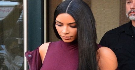  Vratila se starim navikama: Kim Kardashian obukla prozirnu majicu i zaboravila grudnjak