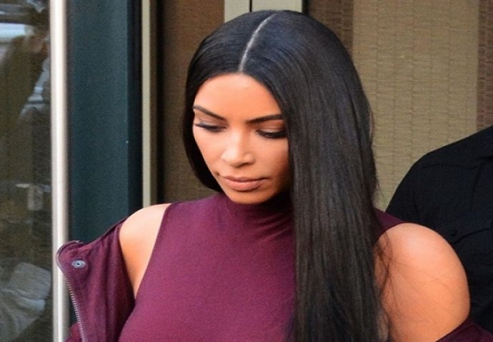  Vratila se starim navikama: Kim Kardashian obukla prozirnu majicu i zaboravila grudnjak