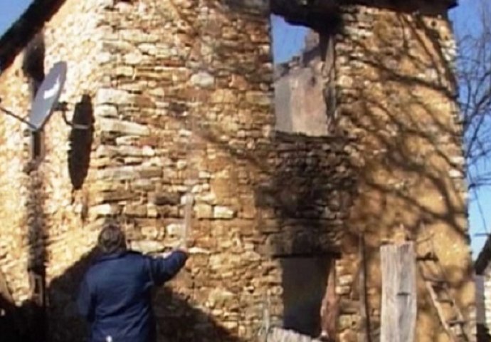Tužni Balkan: Braća se posvađala oko trošne kuće, pa je jedan zapalio (VIDEO)  