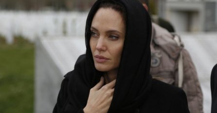 Obline odavno nestale, vene iskočile: Nove fotografije Angeline Jolie ŠOKIRALE  svijet (FOTO)