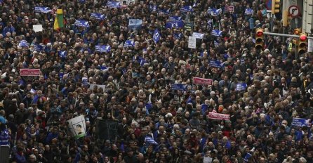 Hiljade ljudi izašlo na ulice Barcelone u znak podrške izbjeglicama