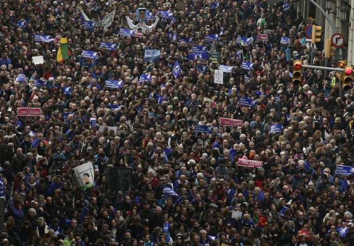 Hiljade ljudi izašlo na ulice Barcelone u znak podrške izbjeglicama