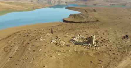 Šokantni snimci iz BIH kao da su sa druge planete: Ramsko jezero otkrilo potpoljena sela i mezarje (VIDEO)