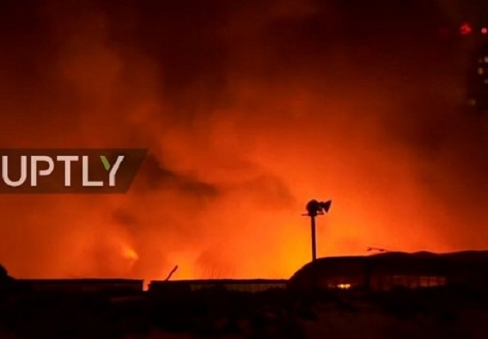  Gorjelo skladište, vatrogasci se satima borili sa vatrom (VIDEO)  