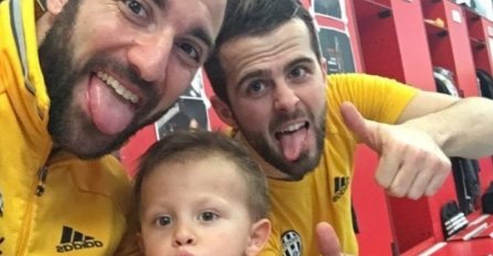 Higuain i Pjanić se fotografisali sa Edinom i poslali poruku svim Bosancima i Hercegovcima 