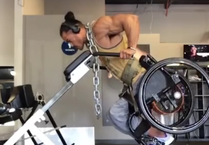 Stavio je debeli lanac oko vrata i svima pokazao šta znači imati motivaciju za život, i pored invalidnosti (VIDEO)
