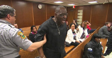 Da srce pukne: Otac se suočio u sudnici sa ubicom svog sina koji se pravi neuračunljiv (VIDEO)