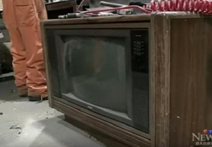 Popravljali su stari televizor: Kada su ga rastavili, uslijedio je šok (VIDEO)