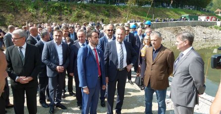 OTKRIVAMO Javnost bruji o skandalima i ekološkoj katastrofi, a EPBiH broji novac: U 2016. ostvarili rekordne prihode od 1,34 milijarde KM i počeli izgradnju Vranduka!