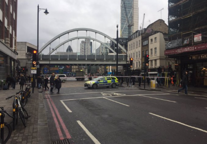 U LONDONU OTKRIVENA BOMBA: Započeta masovna evakuacija