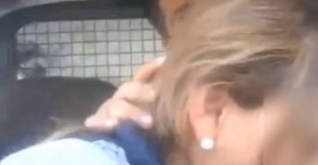 NA DUŽNOSTI: Policajka snimala kako oralno zadovoljava kolegu, pa snimak procurio u javnost! (VIDEO +18)