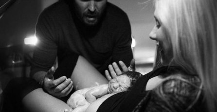FOTOGRAFIJE KOJE SU DIRNULE SVIJET: Mama se porodila pred porodilištem, a ono što je otac uradio je NEVJEROVATNO!