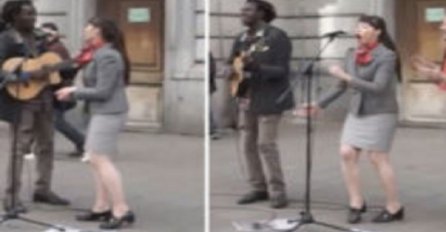 Ulični izvođač pozvao ženu iz publike da mu se pridruži, njen glas je sve šokirao (VIDEO)
