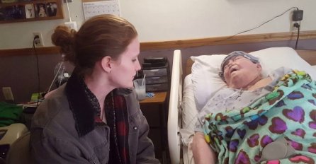Medicinska sestra sjedi pored bake koja umire, nije znala da je neko cijelo vrijeme snimao to što ona radi (VIDEO)