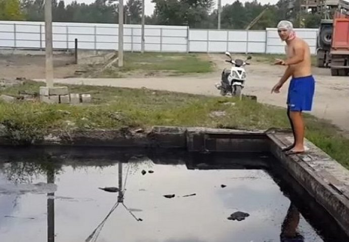 Novi kandidat za idiota godine: Rus skočio u bazen pun motornog ulja (VIDEO)
