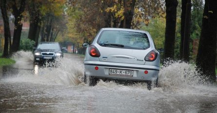 VOZAČI OPREZ: Odroni na putevima preko planinskih prijevoja, povremeno jaki udari vjetra