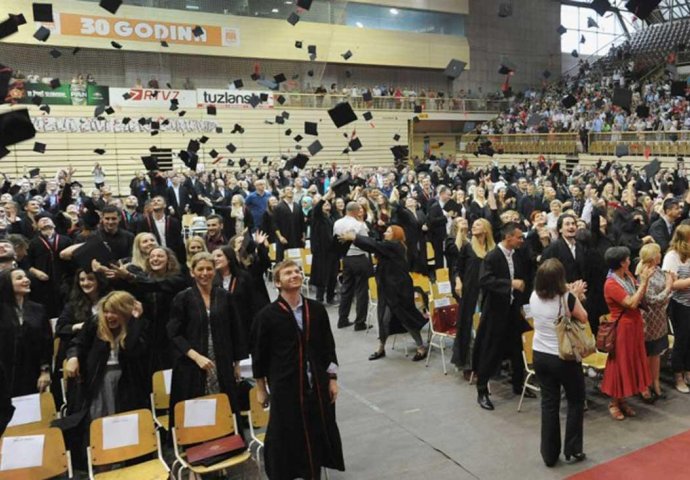 SKANDAL NA TUZLANSKOM UNIVERZITETU Potukli se dekan i profesor - razlog glasanje o članovima Senata!?