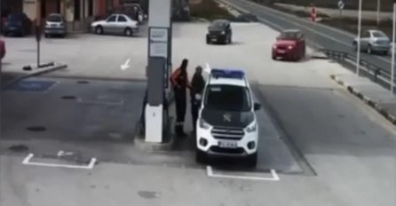 Policajci su stali na benzinsku pumpu da natoče gorivo, ono što je uslijedilo nisu mogli ni sanjati (VIDEO)