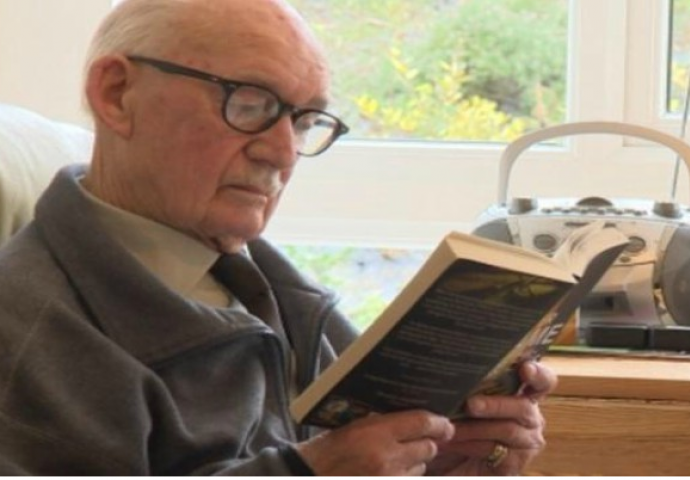 89-godišnjak je napisao pismo redakciji lokalnih novina kako "umire od dosade", ali ovom odgovoru se nije nadao (VIDEO)