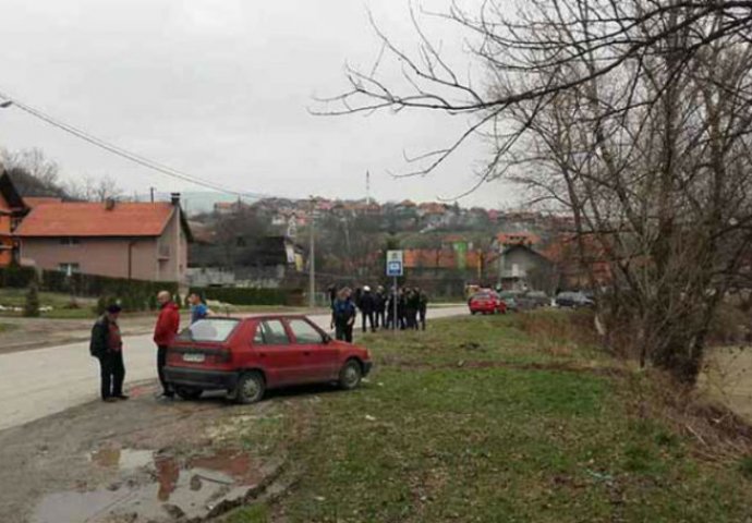 KATASTROFA Aktiviralo se veliko klizište kod Kaknja: Ugroženo 11 kuća, 50 osoba na ulici (VIDEO)