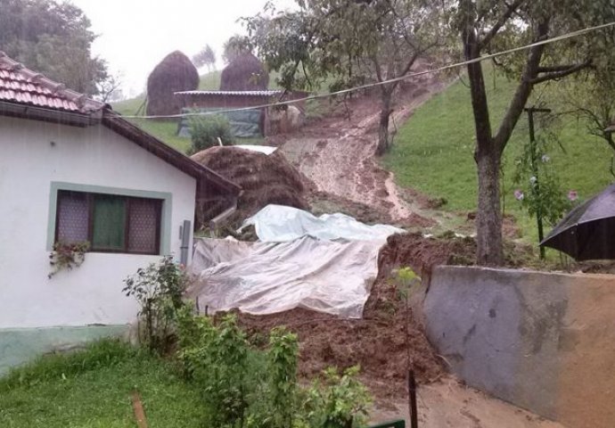 ELEMENTARNA NEPOGODA Na području Gračanice proglašeno stanje neposredne opasnosti od klizišta i poplava