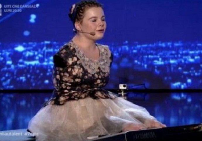 Djevojčica rođena bez ruku rasplakala publiku glasom i sposobnošću sviranja klavira nožnim prstima (VIDEO)