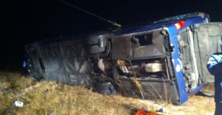 TEŠKA SAOBRAĆAJNA NESREĆA: Autobus izgubio kontrolu,  poginulo 34 ljudi, ranjeno 15!