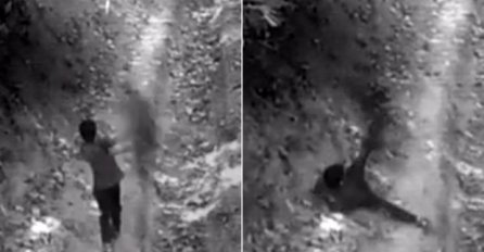 JEZIVO: Dječak šetao šumom kad ga je napao duh i oborio na zemlju (VIDEO)