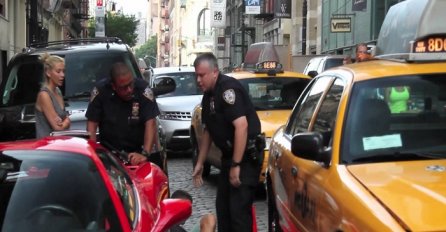 Mladić u skupocjenom Ferrariju prešao policajcu preko noge, bila je to najveća greška koju je napravio (VIDEO)