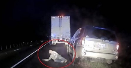 Izašao je iz automobila držeći novčanik u ruci, a onda ga policajac upucao (VIDEO)