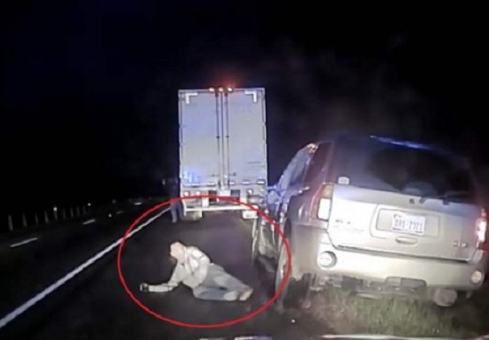 Izašao je iz automobila držeći novčanik u ruci, a onda ga policajac upucao (VIDEO)